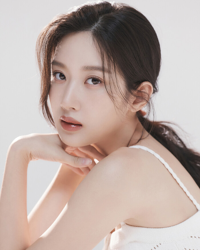 <b>문가영</b>, 산문집 ‘파타’ 수익금 1억 이화의료원 <b>기부</b>