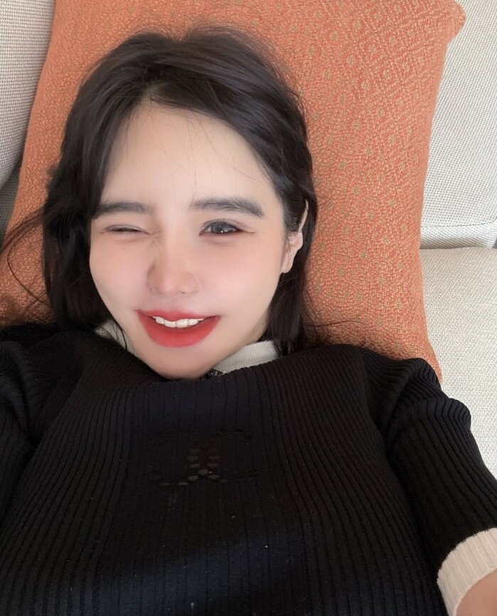 <b>박봄</b>, 또 이민호와 셀프 <b>열애설</b>..."내 남편 맞아요"