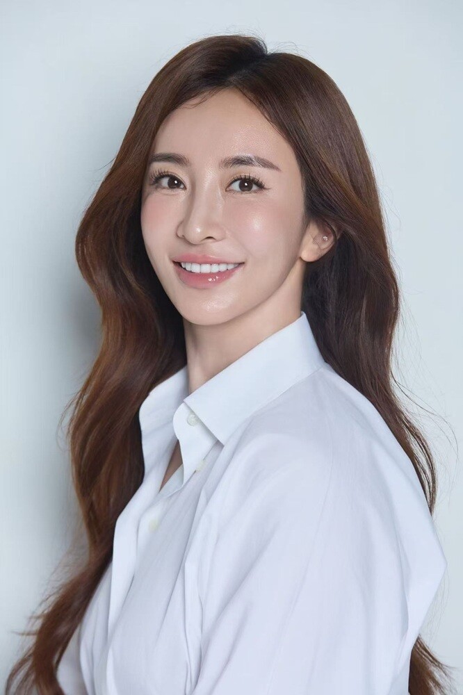 완이<b>코리아</b> 어바웃셀, 중국 뷰티 인플루언서 판나 모델 발탁